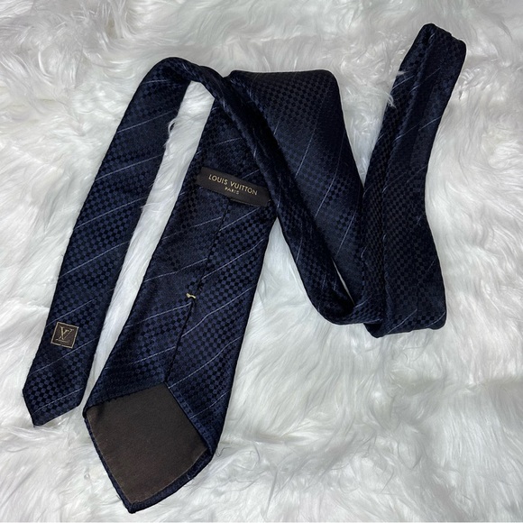 Authentic Louis Vuitton Tie - Picture 5 of 15